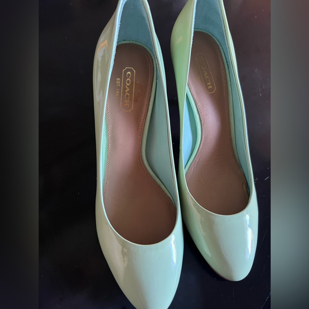 Coach shoes pearl mint size 7 lightly used in great condition